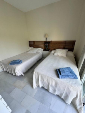 Room in Apartment - Room in Guadalmina with pool
